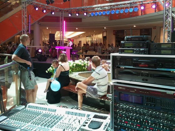 technika estradowa w centrum handlowym